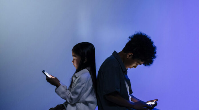 Informatieavond voor ouders: Scrollen, swipen en grenzen stellen