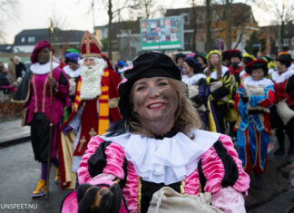 Feestelijke intocht van Sinterklaas in Nunspeet op 22 november