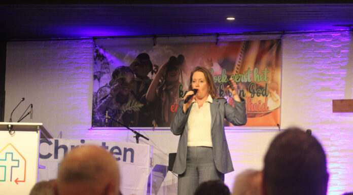 Drukbezochte kerkenavond ChristenUnie Nunspeet brengt kerken samen