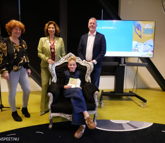 Eleónore Strengholt wint de Voorleeswedstrijd in Nunspeet