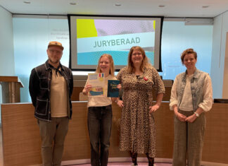 Jasmijn Corporaal uit Nunspeet wint de regiofinale Read2Me! in Harderwijk