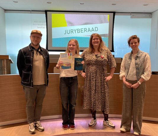 Jasmijn Corporaal uit Nunspeet wint de regiofinale Read2Me! in Harderwijk